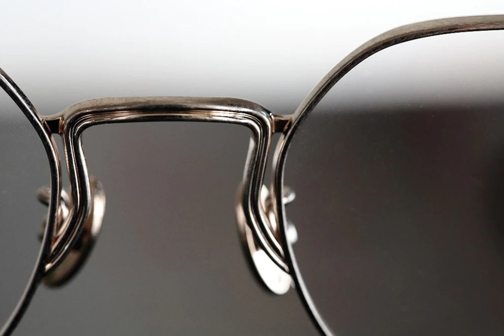 昔ながらの技法の4点ブリッジを用いたミスタージェントルマン CLINT