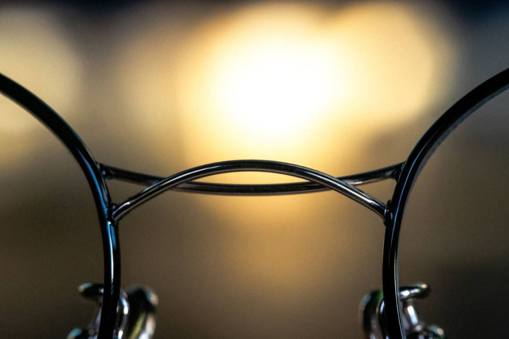 ミスタージェントルマン DAVID（デヴィッド） ブランドの特徴的デザイン ツインブリッジ