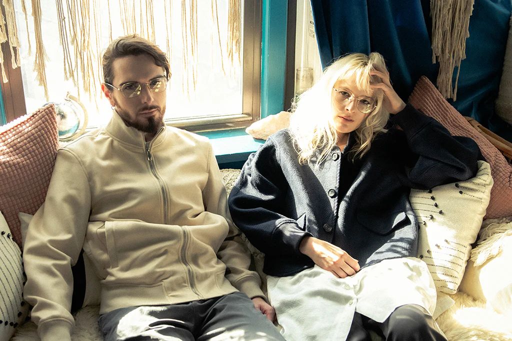 ミスタージェントルマン DAVID メガネ着用の男女