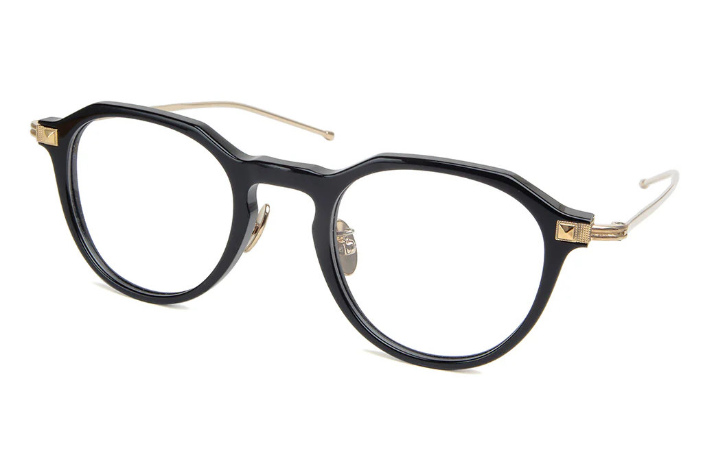 ミスタージェントルマン オマールはスタッズが特徴