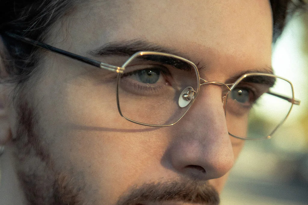 ROBERTロバート最大の特徴ツインブリッジ詳細・斜めからのアングル